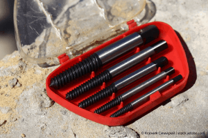 extract a broken bolt 003